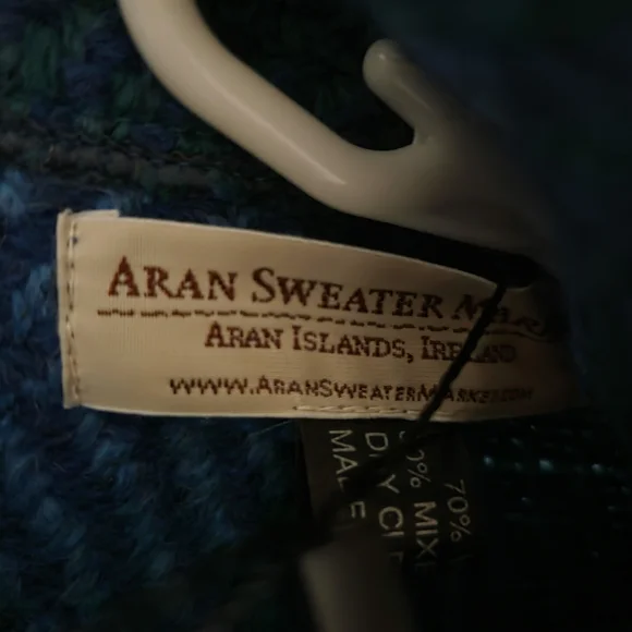 Aran Sweater Market, NWT! Cape Coat, Wool Bright Multicolor Plaid Wow! 😳 - Picture 3 of 4